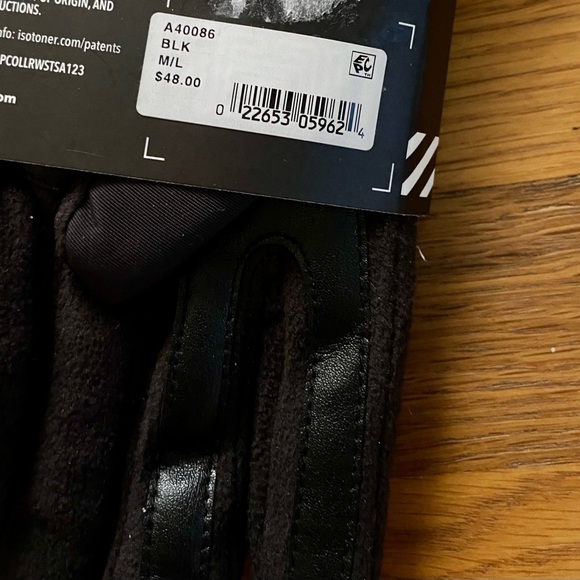 Isotoner black ladies gloves - Picture 3 of 4